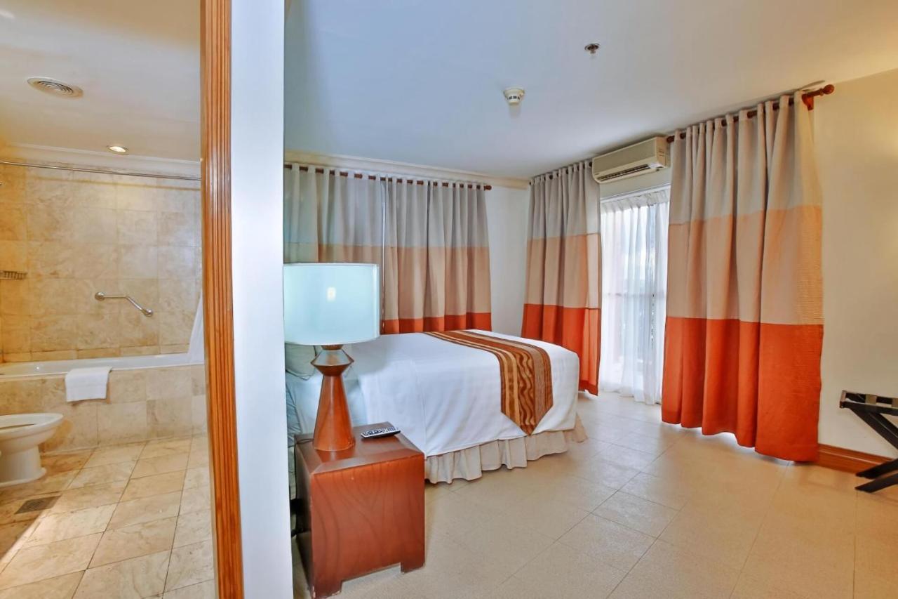Crown Regency Suites Mactan Lapu-Lapu City Eksteriør billede