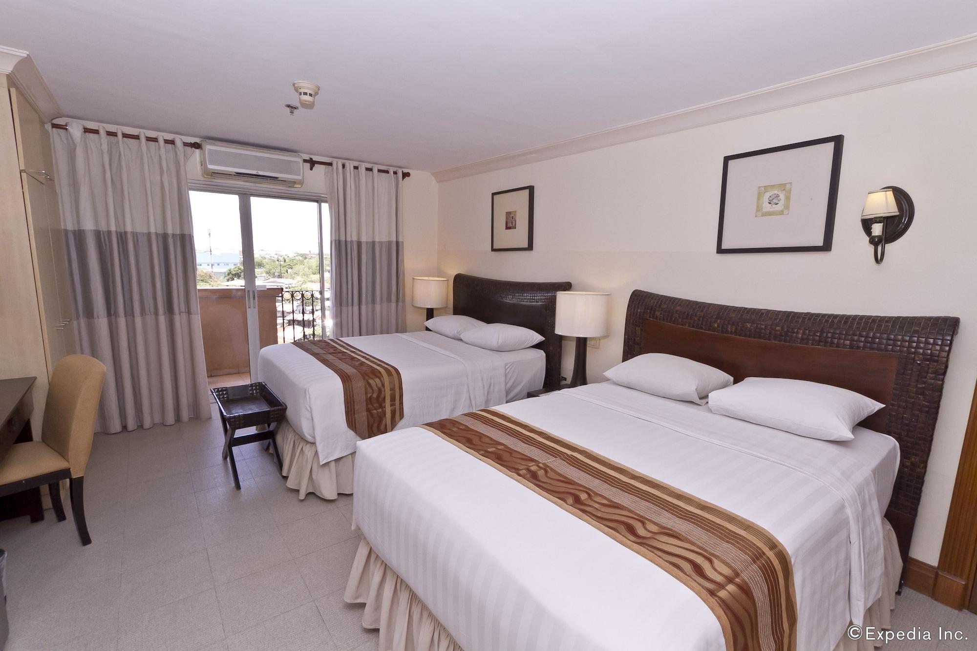 Crown Regency Suites Mactan Lapu-Lapu City Eksteriør billede