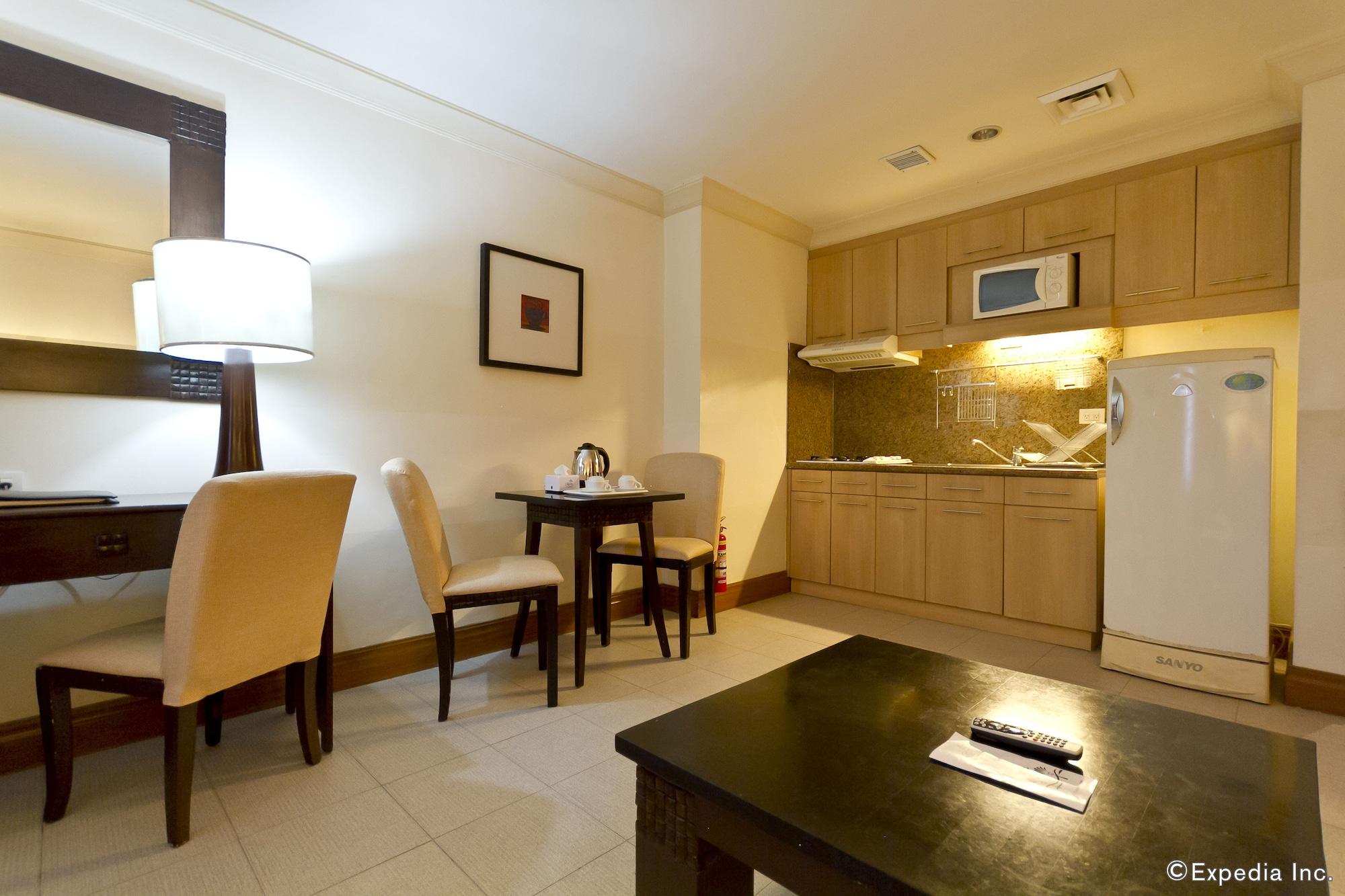 Crown Regency Suites Mactan Lapu-Lapu City Eksteriør billede