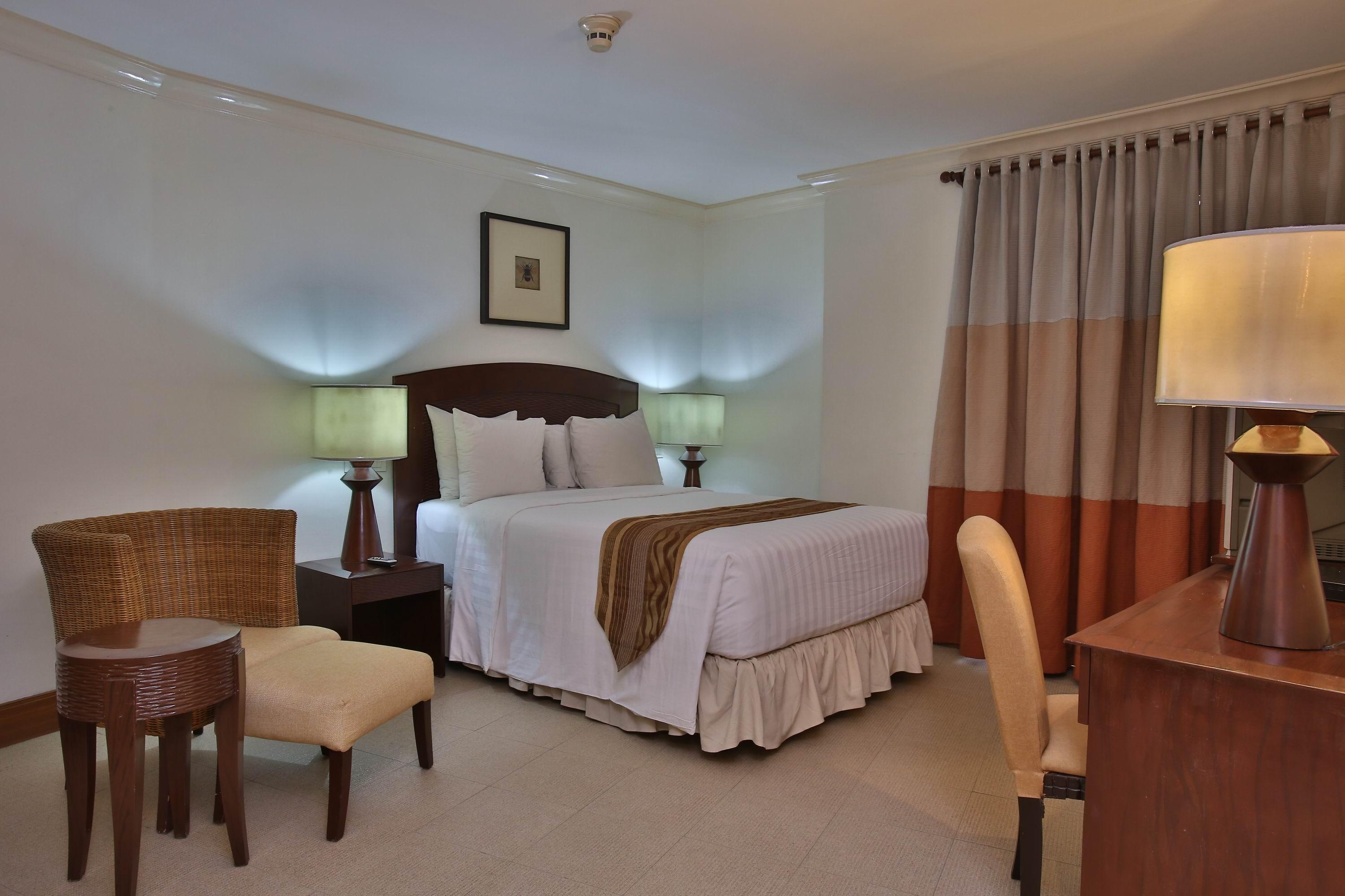 Crown Regency Suites Mactan Lapu-Lapu City Eksteriør billede