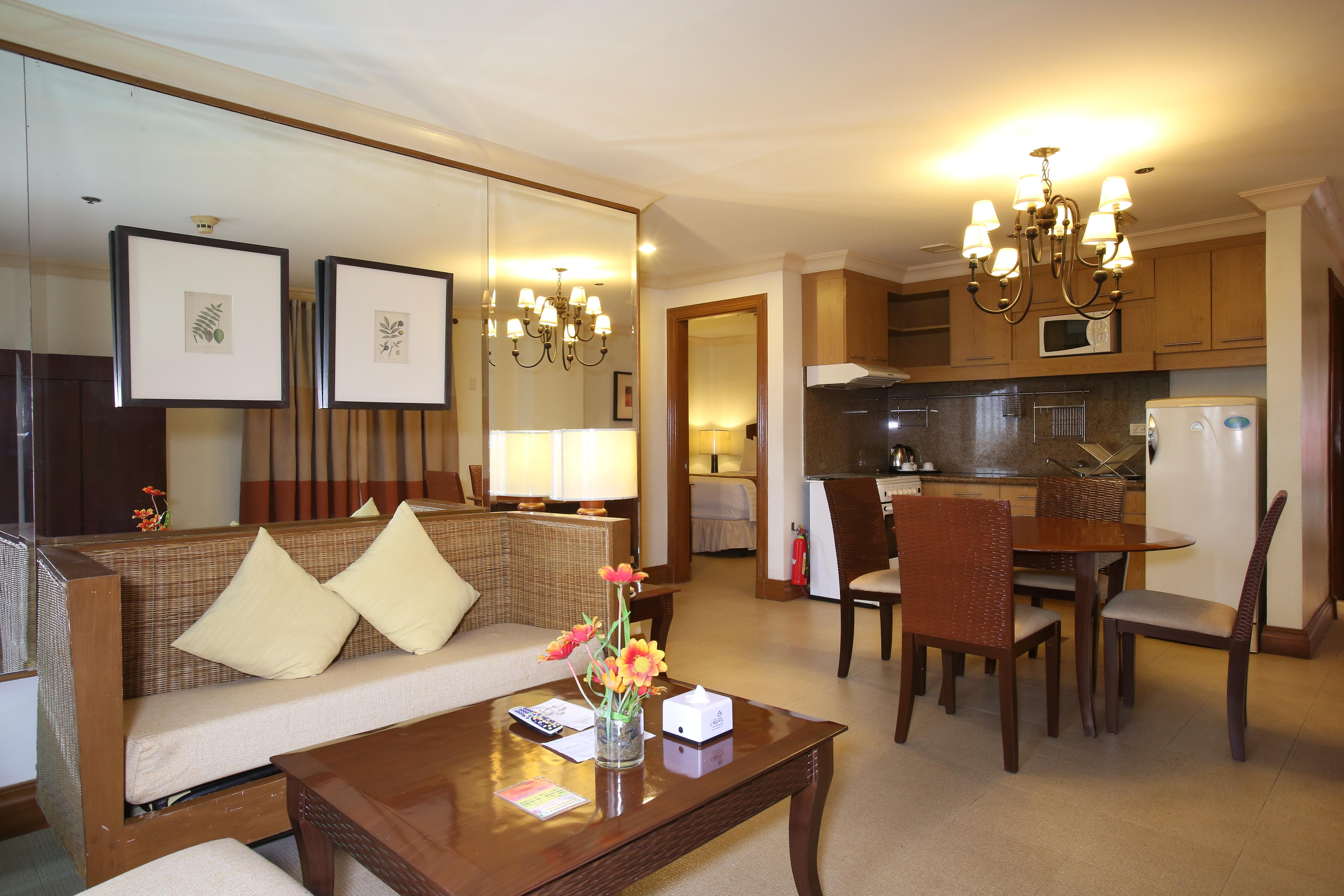 Crown Regency Suites Mactan Lapu-Lapu City Eksteriør billede