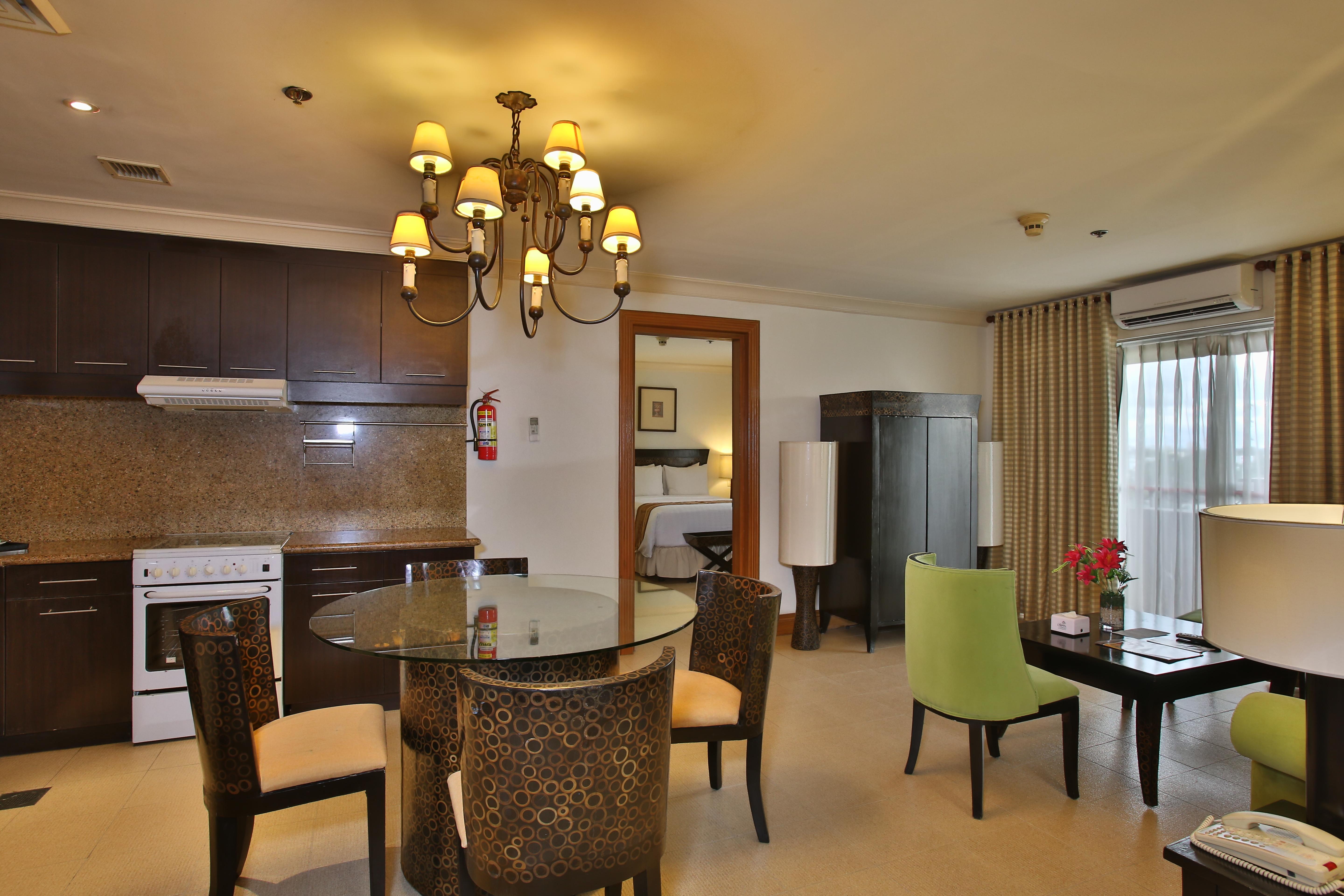 Crown Regency Suites Mactan Lapu-Lapu City Eksteriør billede