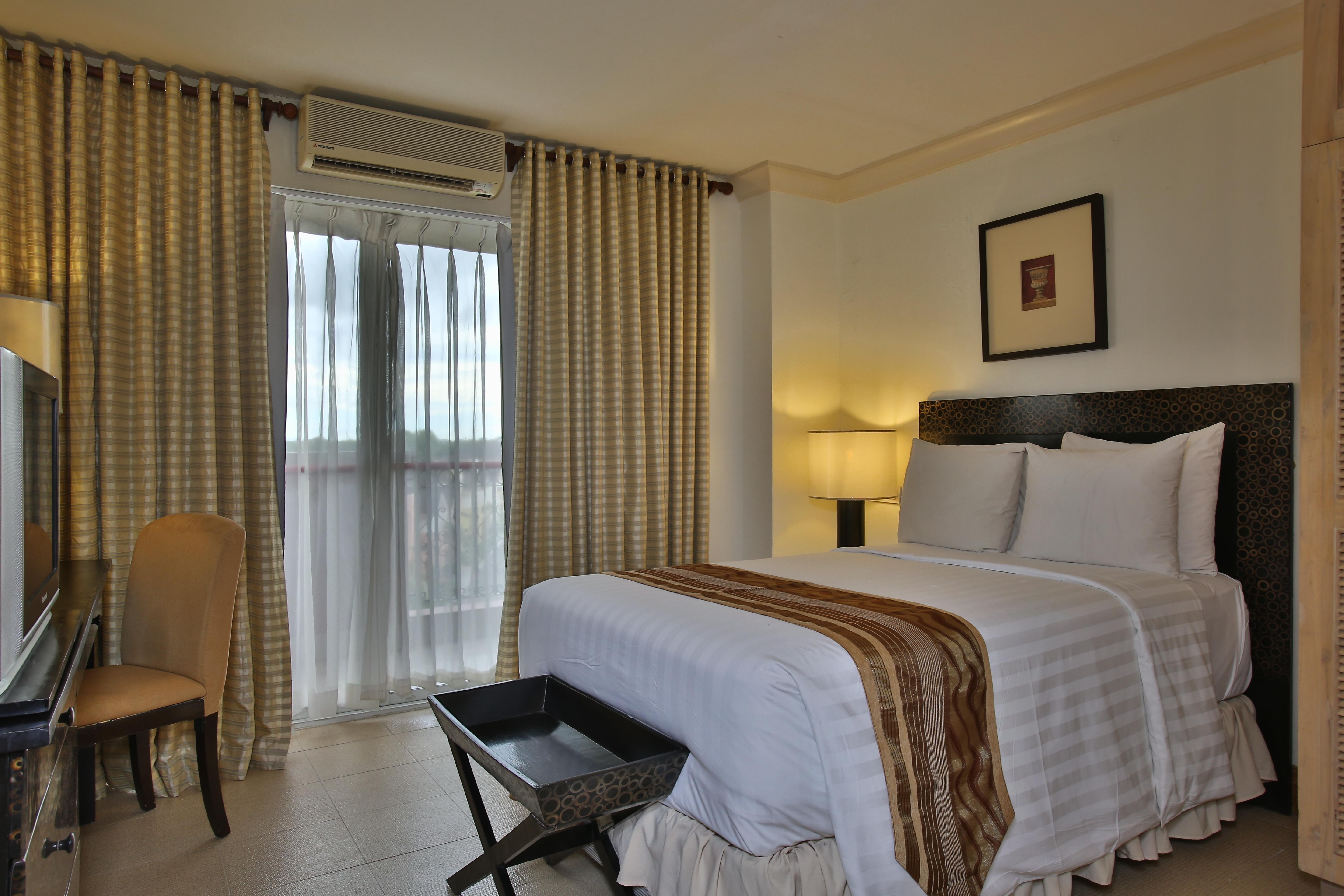 Crown Regency Suites Mactan Lapu-Lapu City Eksteriør billede
