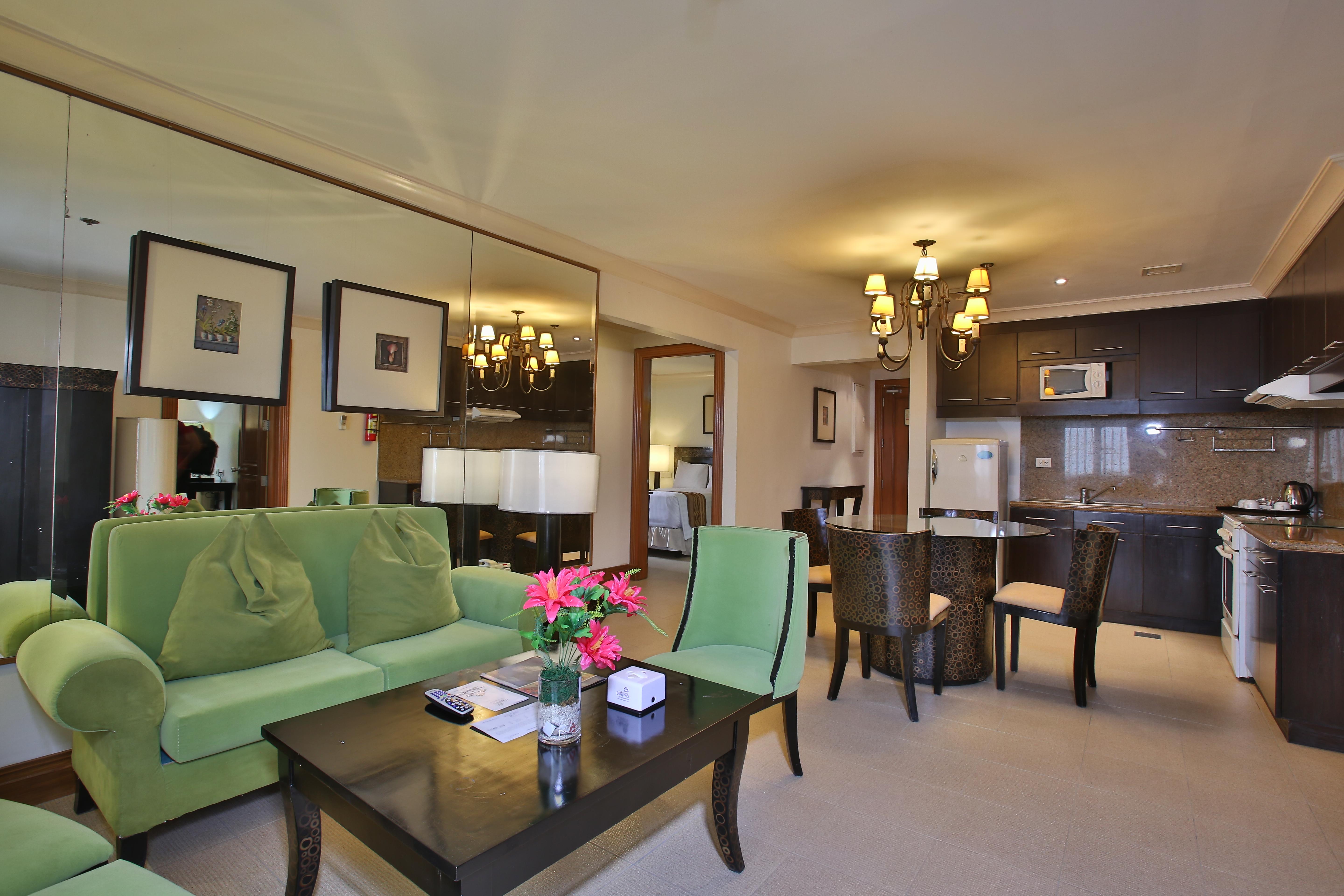 Crown Regency Suites Mactan Lapu-Lapu City Eksteriør billede