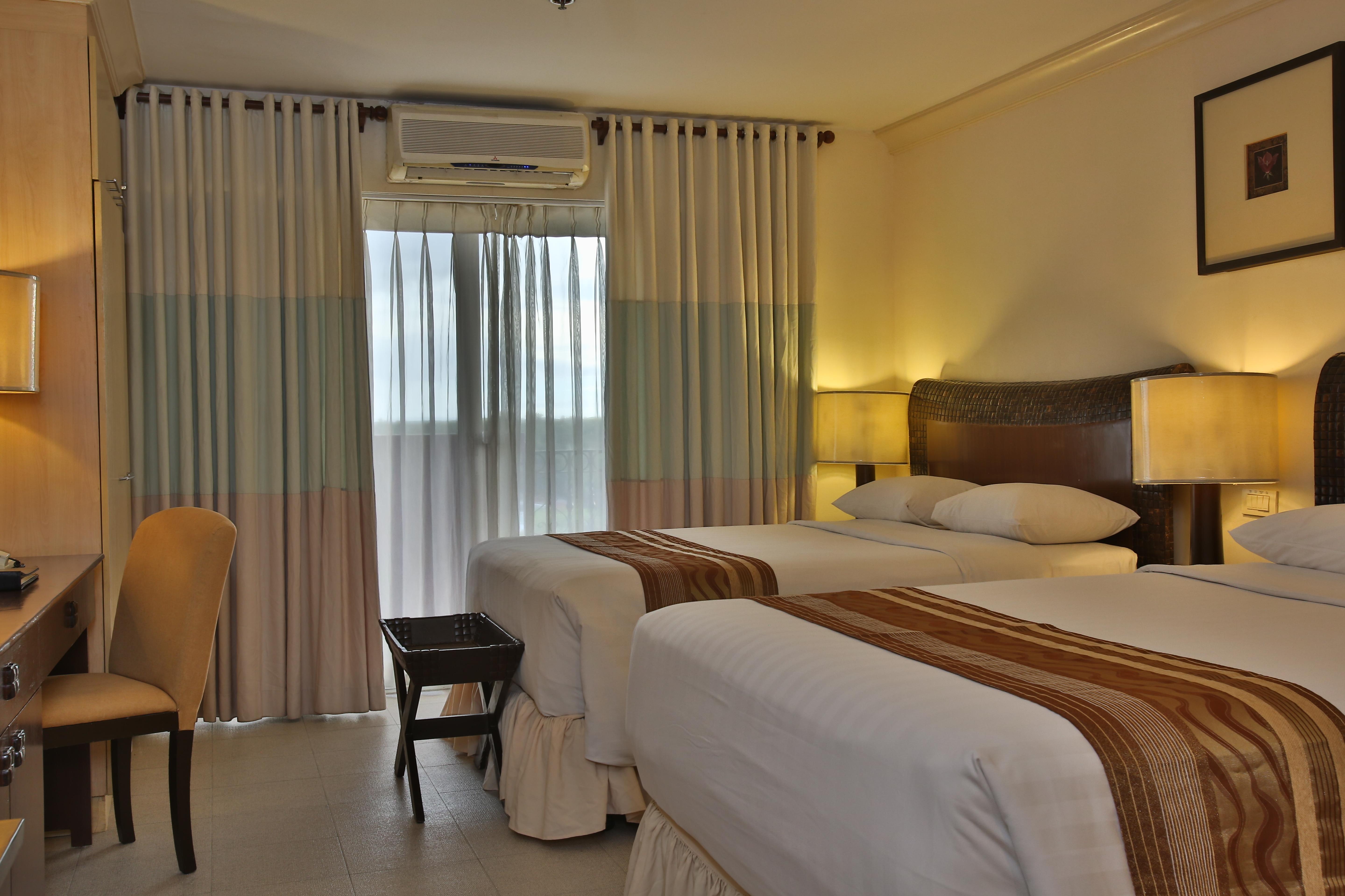 Crown Regency Suites Mactan Lapu-Lapu City Eksteriør billede