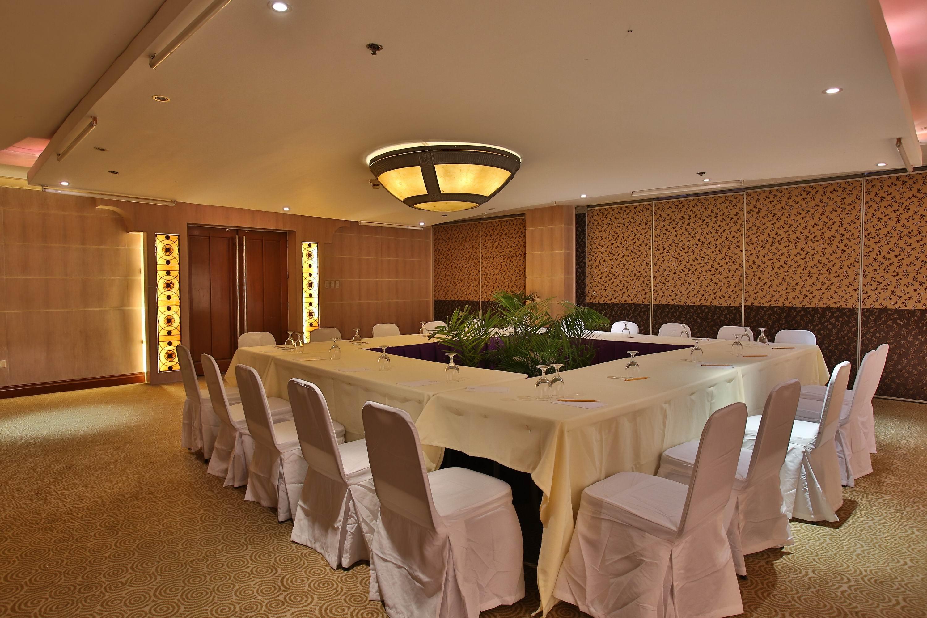 Crown Regency Suites Mactan Lapu-Lapu City Eksteriør billede