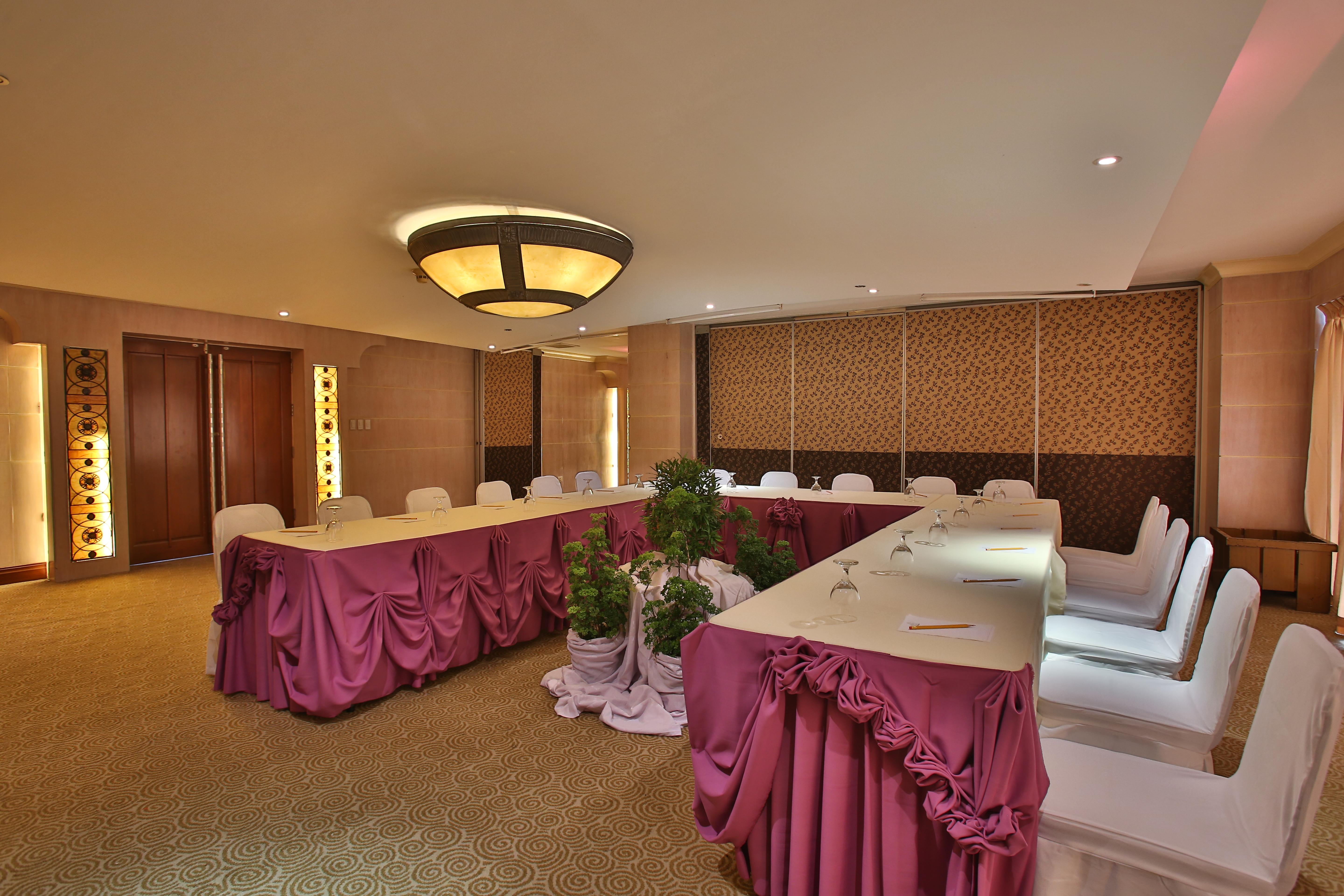 Crown Regency Suites Mactan Lapu-Lapu City Eksteriør billede
