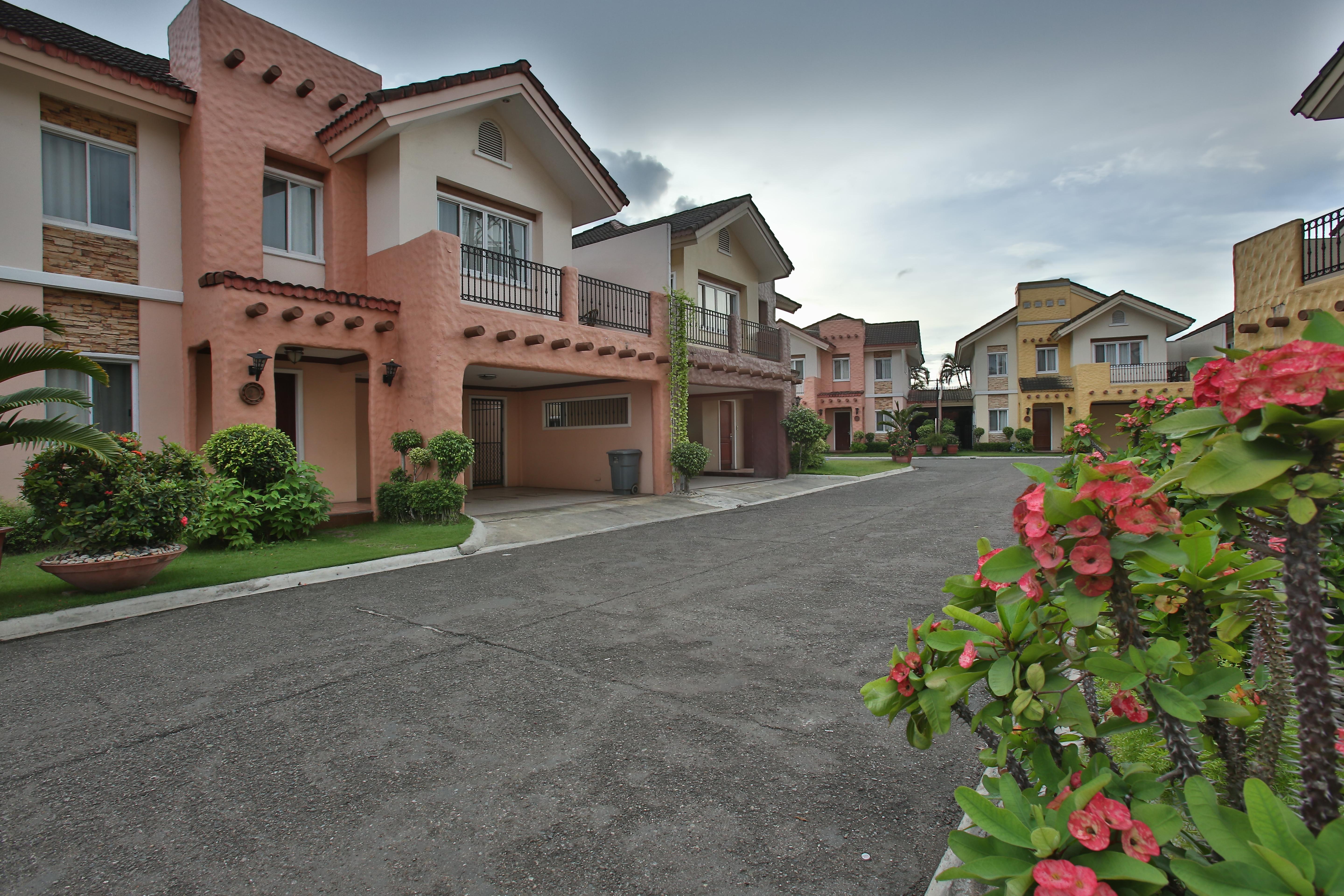 Crown Regency Suites Mactan Lapu-Lapu City Eksteriør billede