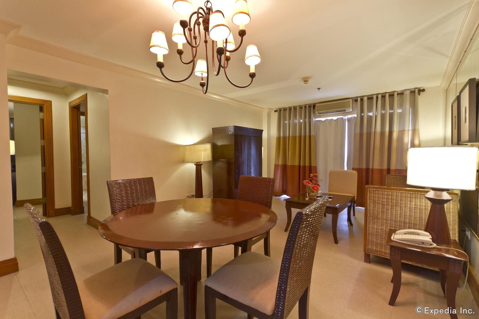 Crown Regency Suites Mactan Lapu-Lapu City Eksteriør billede