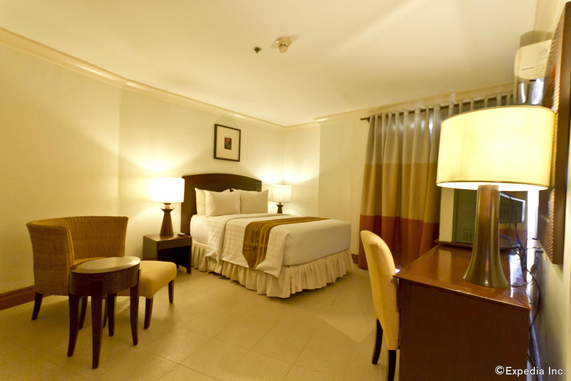 Crown Regency Suites Mactan Lapu-Lapu City Eksteriør billede