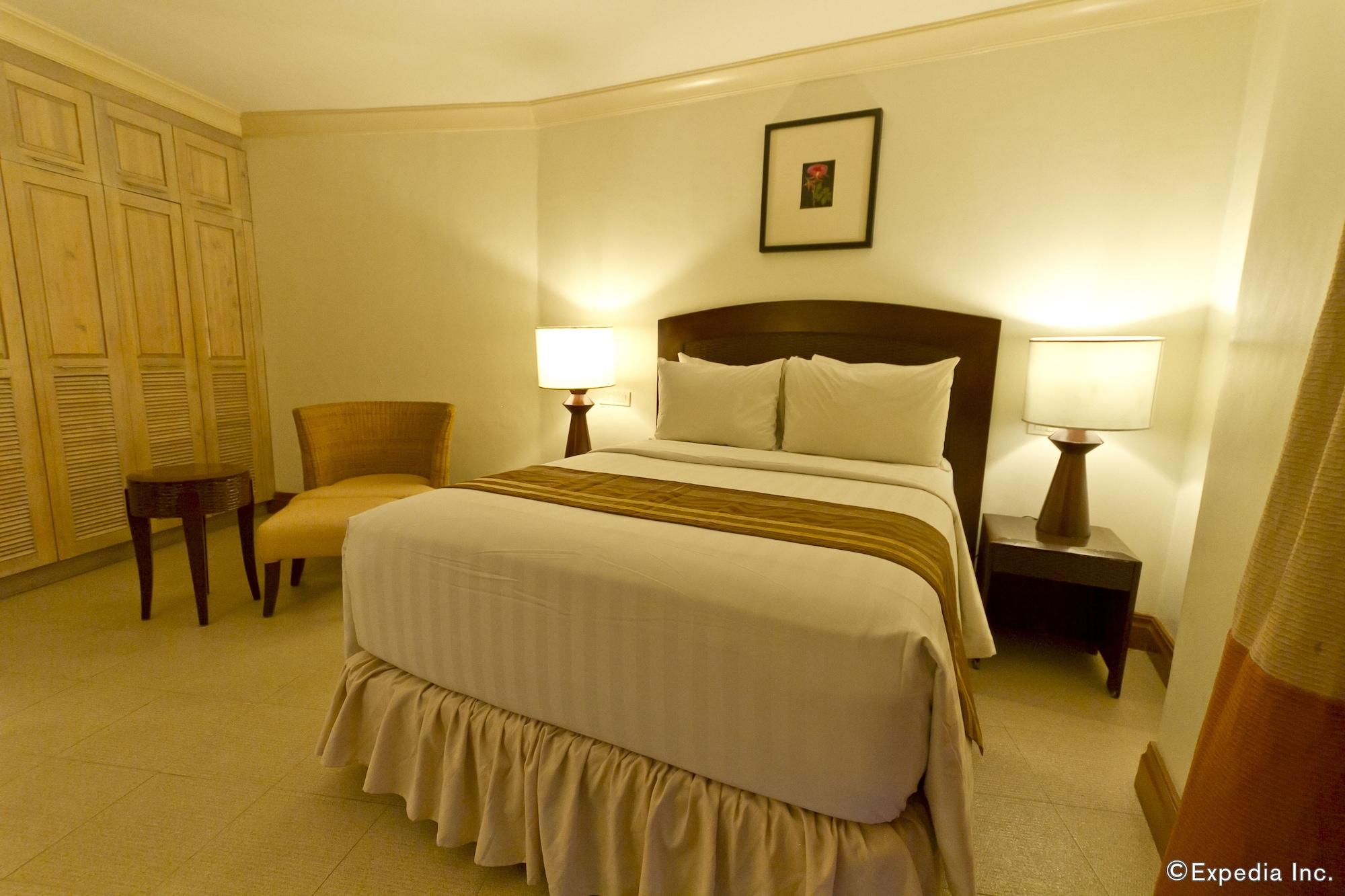 Crown Regency Suites Mactan Lapu-Lapu City Eksteriør billede
