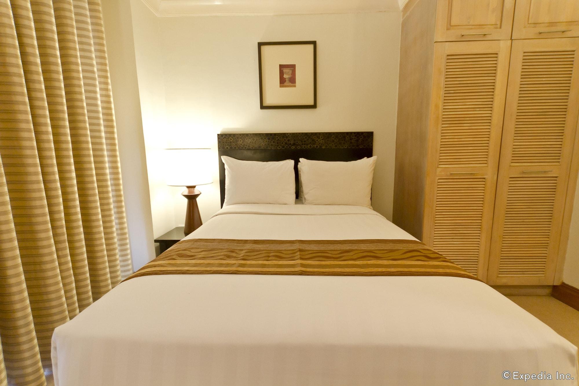 Crown Regency Suites Mactan Lapu-Lapu City Eksteriør billede