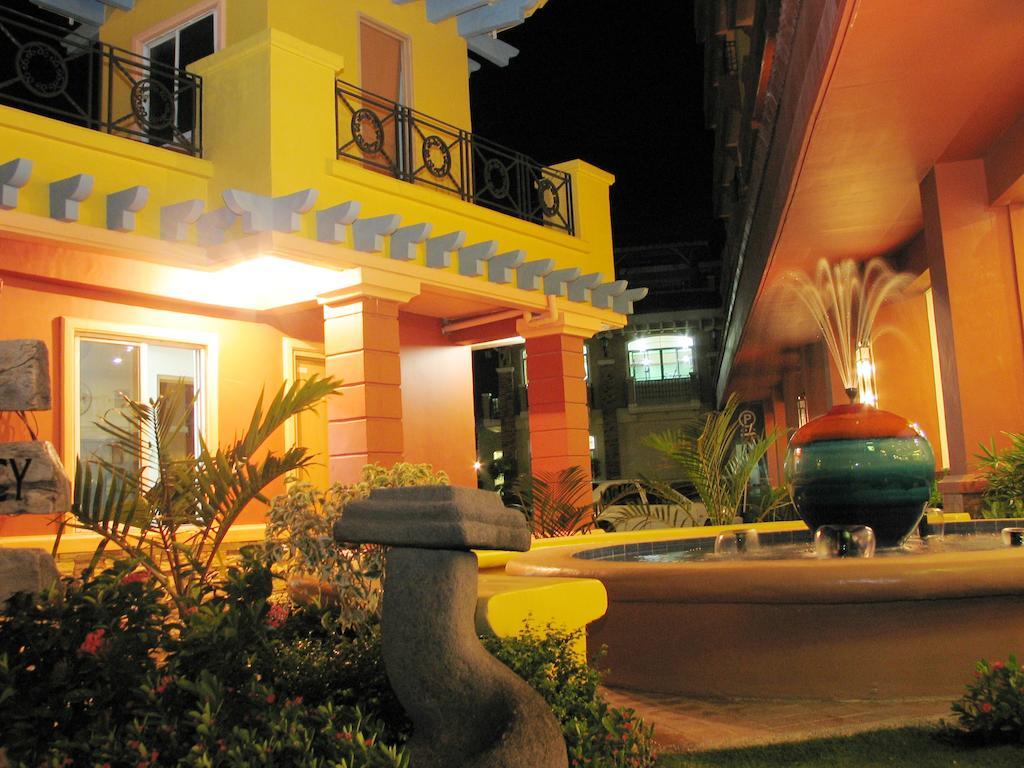Crown Regency Suites Mactan Lapu-Lapu City Eksteriør billede